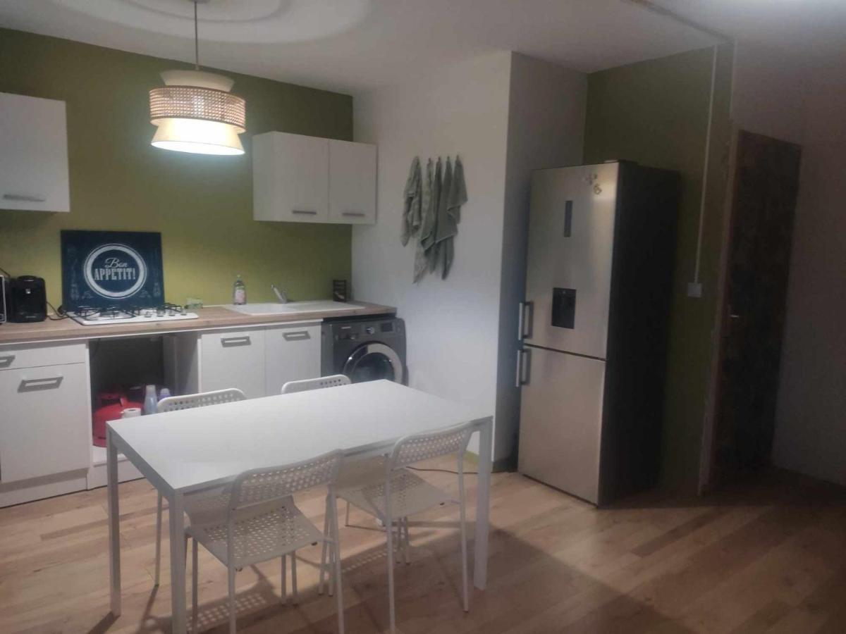 Ferienwohnung Jad'Iss L'Isle-d'Abeau Exterior foto