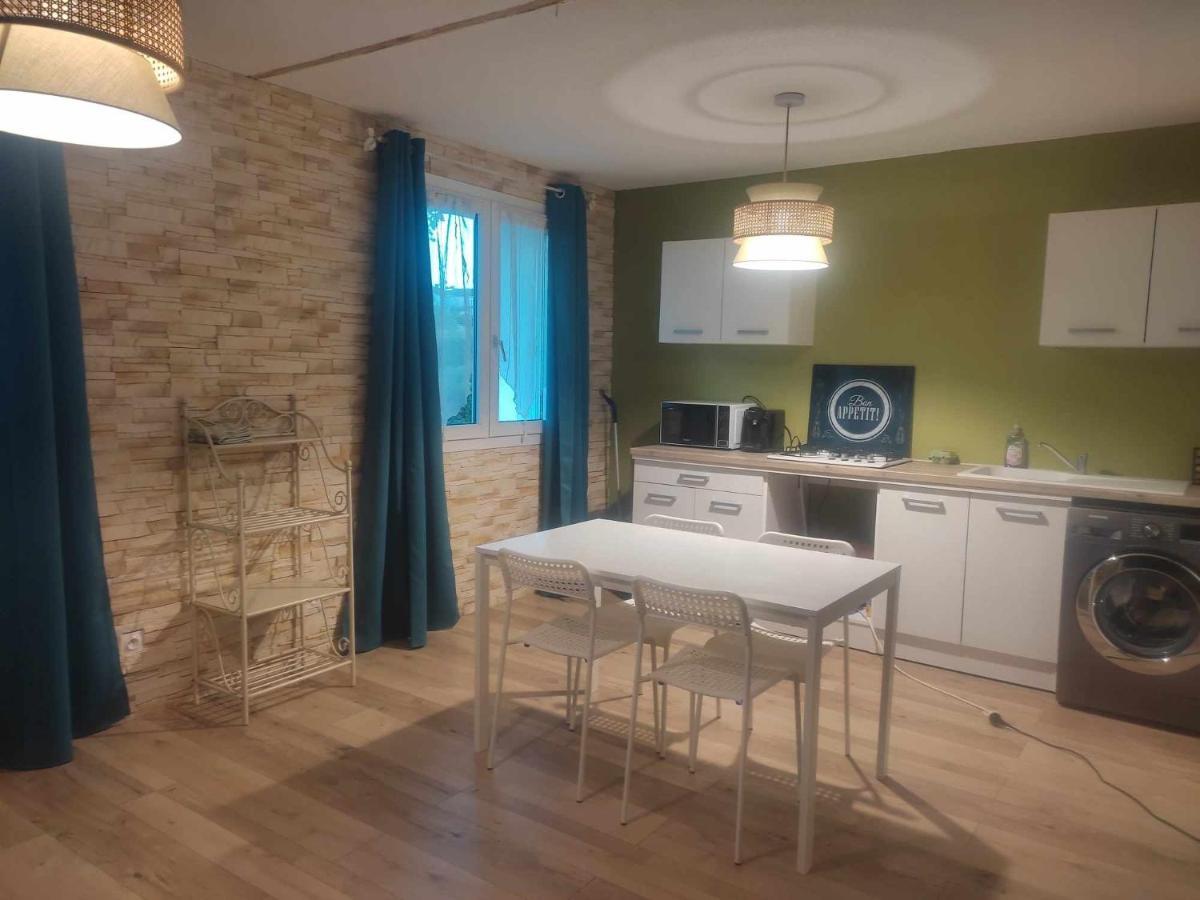 Ferienwohnung Jad'Iss L'Isle-d'Abeau Exterior foto
