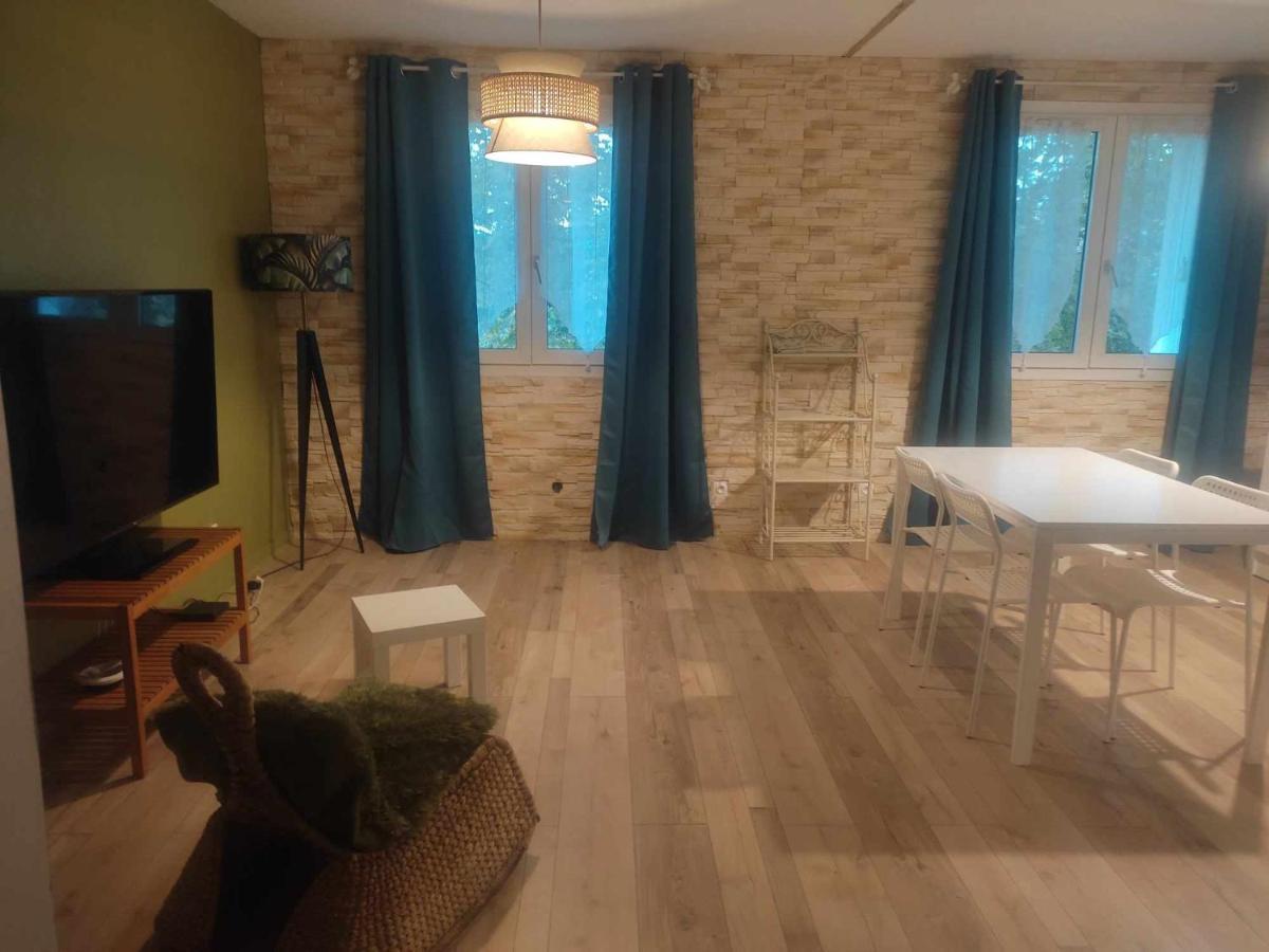Ferienwohnung Jad'Iss L'Isle-d'Abeau Exterior foto